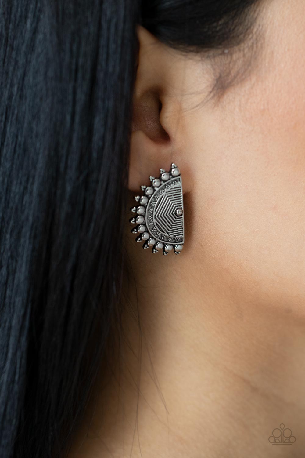 Earrings Fiercely Fanned Out - Silver Post