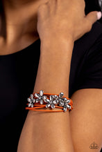 Load image into Gallery viewer, Bracelets Here Comes the BLOOM - Orange B217