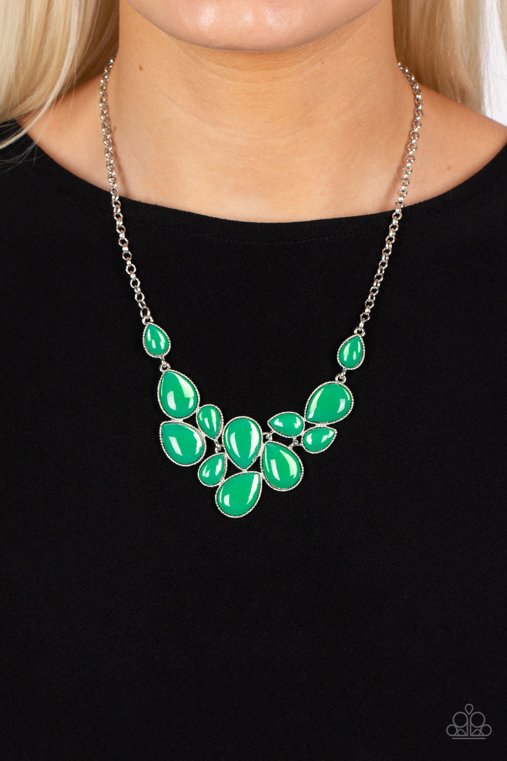 Necklaces Keeps GLOWING and GLOWING - Green N2125