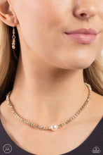 Load image into Gallery viewer, Necklaces Tasteful Triangles - Multi PEARL N2433
