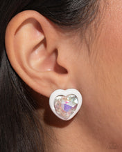 Load image into Gallery viewer, Earrings Heartfelt Haute - White POST E399