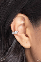 Load image into Gallery viewer, Earrings Serrated Season Earcuffs E3027