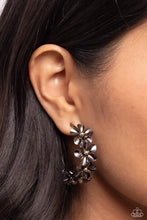 Load image into Gallery viewer, Earrings Floral Flamenco - Black E2176