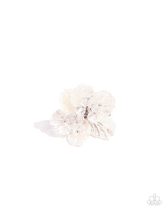 Embrace Petal Pact - White TRAY15 I100