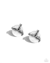 Load image into Gallery viewer, Earrings Mermaidcore - White POST E3016