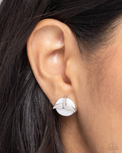 Load image into Gallery viewer, Earrings Mermaidcore - White POST E3016