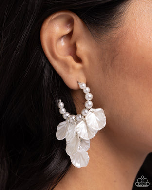 Earrings Frilly Feature - White Pearl E2331