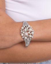 Load image into Gallery viewer, Bracelets Royal Red Carpet - White Pearl B2305