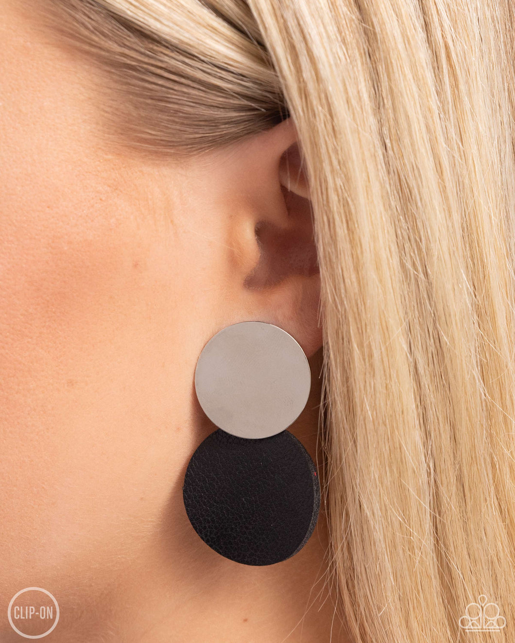 Earrings Leather Leader - Black CLIP ON