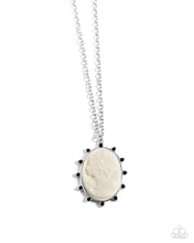 Load image into Gallery viewer, Necklaces Romantic Artistry - Black N382