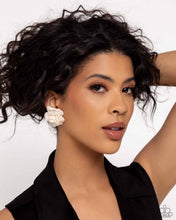 Load image into Gallery viewer, Earrings Tulle Twist - White E382