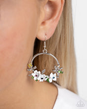 Load image into Gallery viewer, Earrings Fairy Freestyle - White E2327