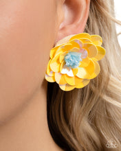 Load image into Gallery viewer, Earrings Floating Florals - Yellow E563