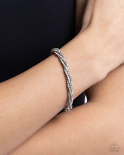 Load image into Gallery viewer, Bracelets Twisted Triumph - White B225