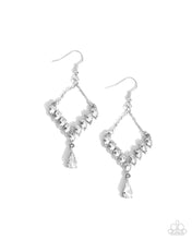 Load image into Gallery viewer, Earrings Dripping Drama - White E439