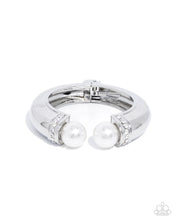 Load image into Gallery viewer, Bracelets Breathtaking Balance - White B2159