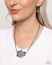 Load image into Gallery viewer, Necklaces Sideways Shimmer - Silver N175
