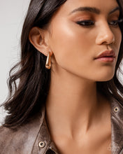 Load image into Gallery viewer, Earrings Malibu On My Mind - Gold Hinge N370