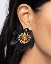 Load image into Gallery viewer, Earrings Wonderland Wallflower - Black E440