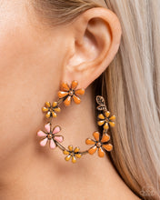 Load image into Gallery viewer, Earrings Wreathed Welcome - Gold E588
