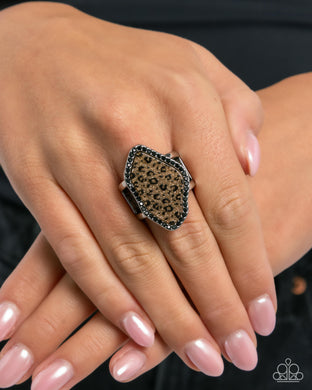 Embrace Sporadic Stone - Brown