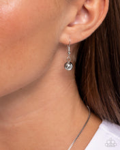 Load image into Gallery viewer, Necklaces Threaded Tapestry - Silver N418