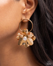 Load image into Gallery viewer, Earrings Backyard Bling - Gold