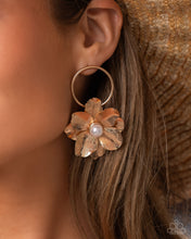 Load image into Gallery viewer, Earrings Backyard Bling - Gold