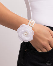 Load image into Gallery viewer, Bracelets Feminine Mystique - White Pearl B2336