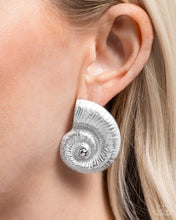 Load image into Gallery viewer, Earrings Chill Conch - White