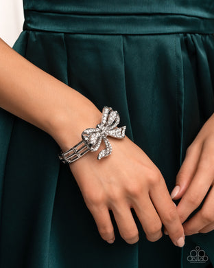 Bracelets Its All A-BOW-t Me - White LOP B2342