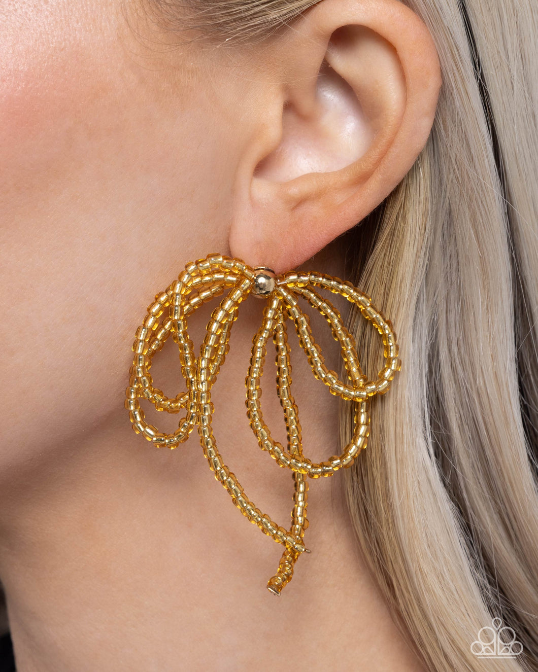 Earrings Sophisticated Sprinkle - Gold  E585