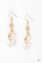 Load image into Gallery viewer, Earrings Timelessly Traditional - Gold E2331
