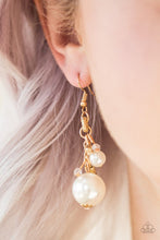 Load image into Gallery viewer, Earrings Timelessly Traditional - Gold E2331