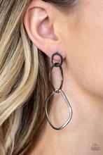 Load image into Gallery viewer, Earrings Twisted Trio - Black E2031