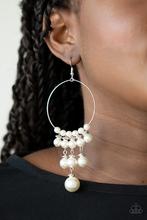 Earrings Working The Room - White E431