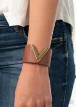 Load image into Gallery viewer, Bracelets Claws Out - Brown ♥ Urban W32