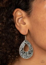 Load image into Gallery viewer, Earrings Botanical Butterfly - Black E2119