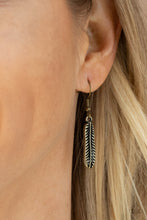 Load image into Gallery viewer, Necklace Queen of the QUILL - Brass N299