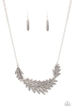 Load image into Gallery viewer, Necklace Queen of the QUILL - Silver N299