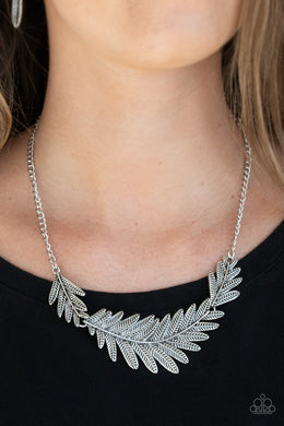 Necklace Queen of the QUILL - Silver N299