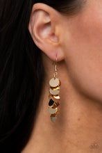 Load image into Gallery viewer, Earrings Hear Me Shimmer - Gold E379