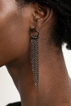 Load image into Gallery viewer, Earrings Divinely Dipping - Black E2060