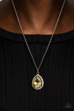 Load image into Gallery viewer, Necklace Duchess Decorum - Yellow N146