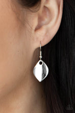 Load image into Gallery viewer, Necklaces Face The ARTIFACTS - White