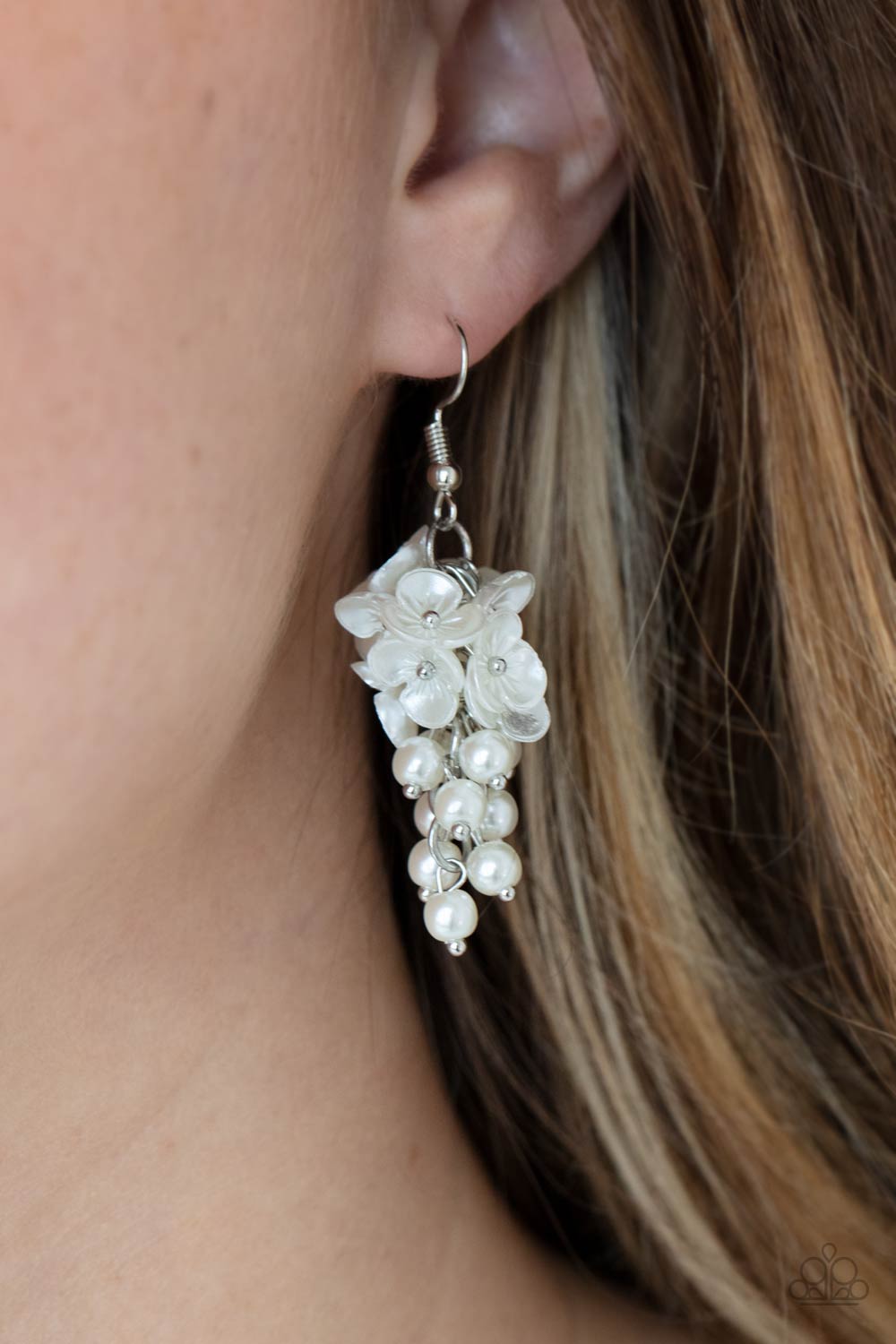 Earrings Bountiful Bouquets - White E2329 PEARL