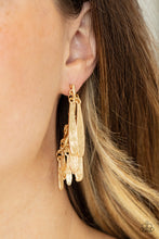 Load image into Gallery viewer, Earrings Pursuing The Plumes - Gold E401