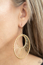Load image into Gallery viewer, Earrings Artisan Applique - Gold E375