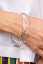 Load image into Gallery viewer, Bracelets Clear-Cut Couture - White B275