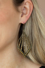 Load image into Gallery viewer, Earrings Showcase Sparkle - Brass E122